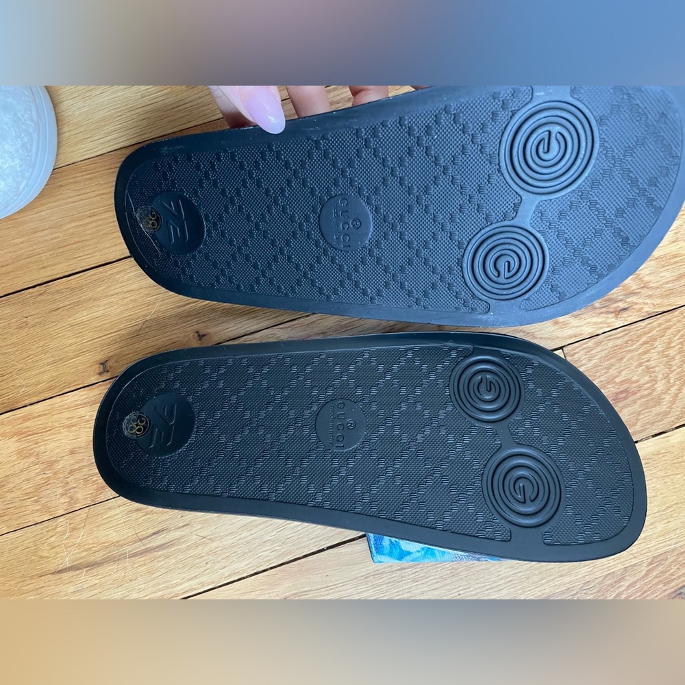 OI men gucci slides size 7.5 never worn. Brand new